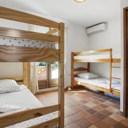 Elisabeth Βίλα *